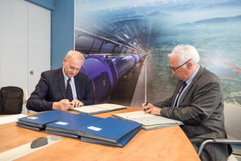 <p>Jean-Yves Le Gall, CNES presdient, and Frédérick Bordry, CERN’s Director for Accelerators and Technology, sign an agreement on aerospace collaborations. (Image credit: CERN)</p>